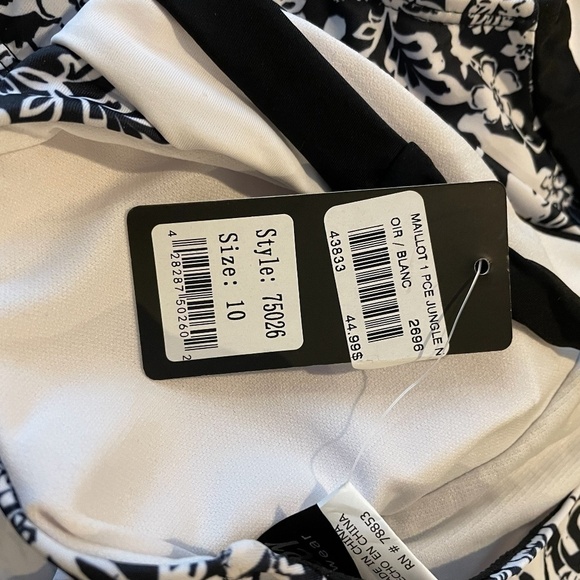 Nwt One Piece Halter Black and white Swimsuit🖤 - Picture 8 of 9